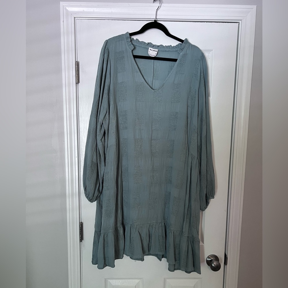 Arula long sleeve dress. Size C (22-24). NWOT
